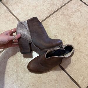 Freebird Darius heeled booties size 5